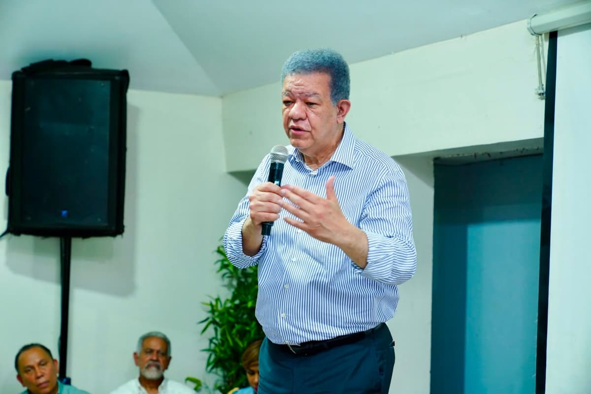Leonel Fernández exige al Gobierno bajar la gasolina porque el petróleo volvió a US$70 el barril