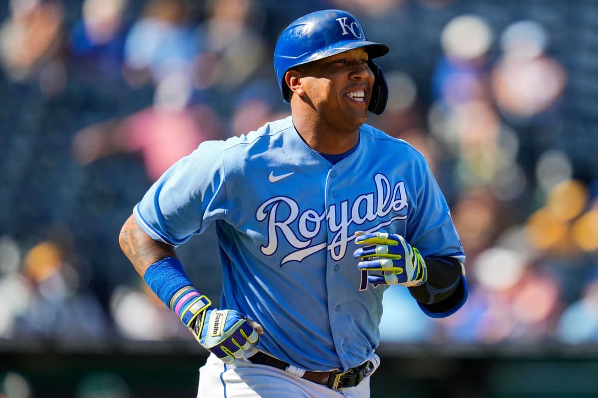 Salvador Pérez llegó a 317 jonrones en su carrera y empató las marca de todos los tiempos en Kansas City con George Brett