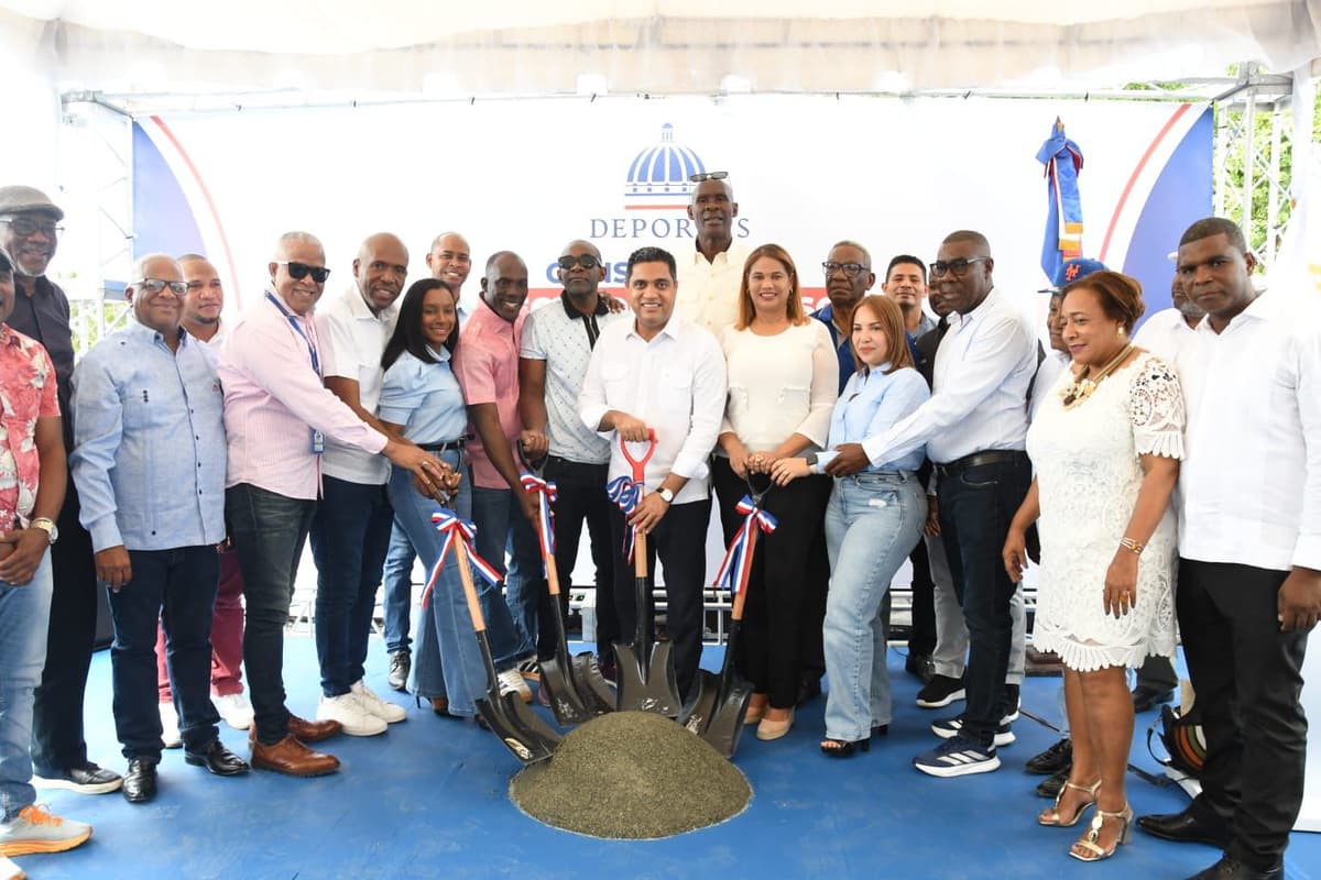 Ministro de Deportes deja iniciada construcción multiuso en Villa Hermosa de La Romana; Cruz dijo que RD dispondrá de al menos un multiuso en cada municipio, "porque es una deuda histórica con nuestros pueblos"