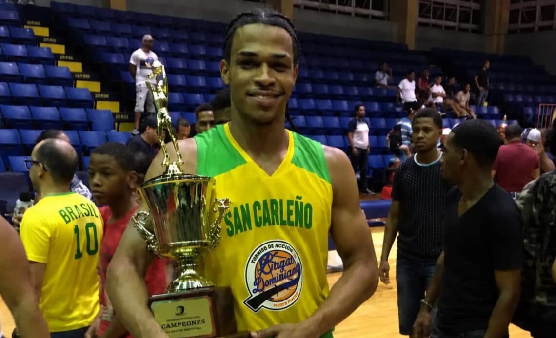 Atracadores matan miembro del equipo de baloncesto superior de San Carlos al llegar a su residencia