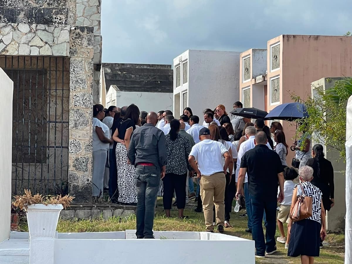 Sepultan a Yhatnna Cordero mientras continúa la búsqueda del atacante