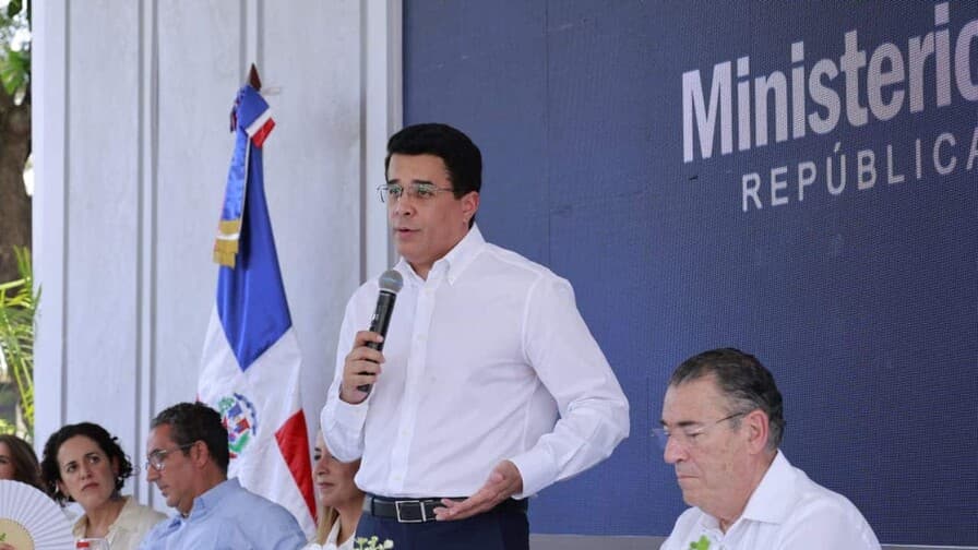 Collado expresa su pesar por tardanza en obras de remozamiento en Ciudad Colonial