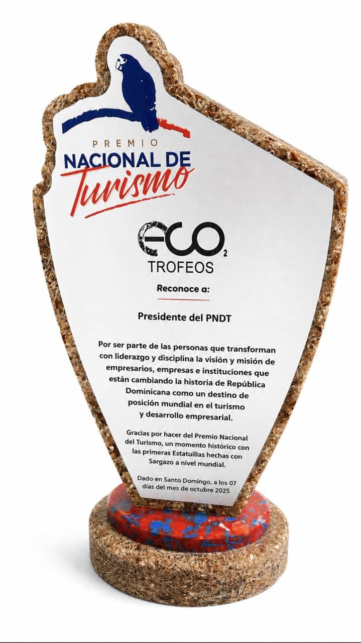 Premio Nacional de Turismo, pionero en el uso de reconocimientos elaborados con sargazo