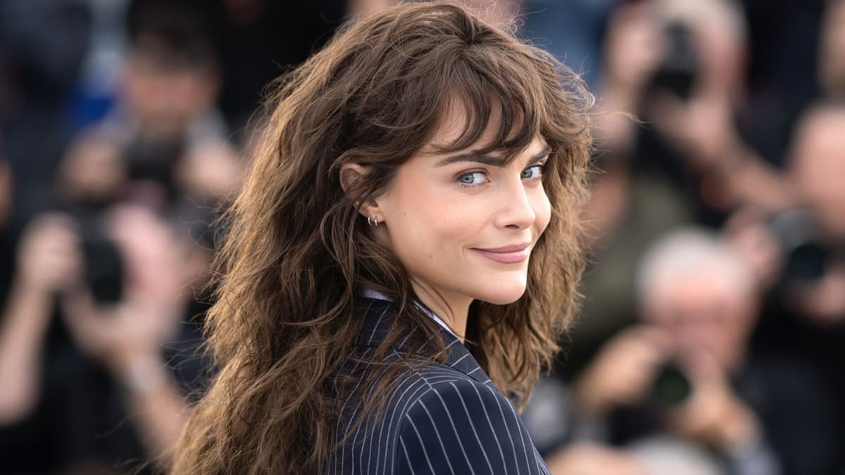 Analizamos la impactante transformación de Cara Delevingne en su 34 cumpleaños: del punk más rebelde a su versión más sensual