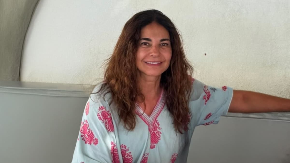 Mariló Montero comienza sus vacaciones en una espectacular casa de Sanlúcar con el caftán estampado que todas queremos en un día de playa