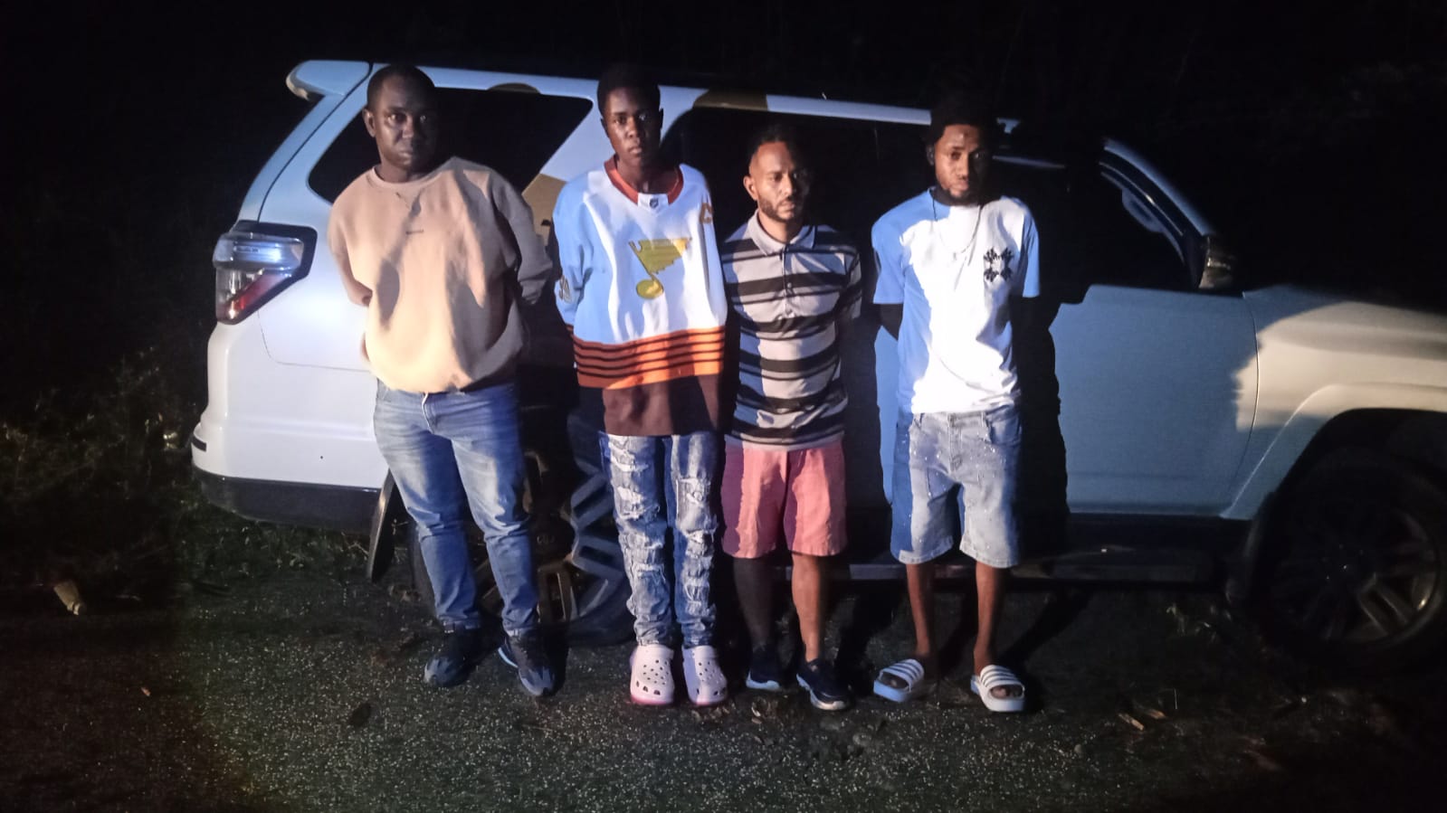 Detienen a 4 hombres cruzando ilegalmente a Haití