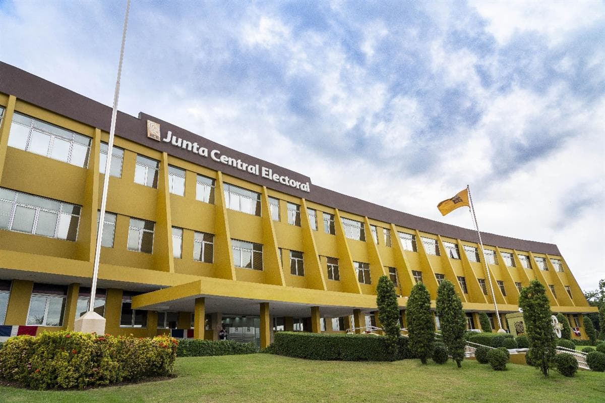 La JCE suspende aplicación de normativa sobre encuestas hasta que se conozcan recursos