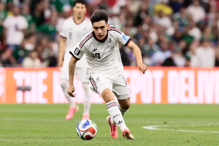La selección de México derrotó 3-0 a República Checa y superó la fase de grupo invicto y sin permitir goles