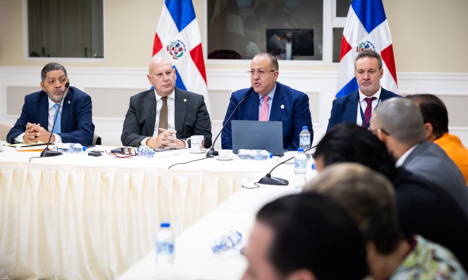Ministro Hacienda advierte no retirarán proyecto anticrisis a pesar de haberse firmado la paz en Medio Oriente, asegura beneficiará a los más pobres