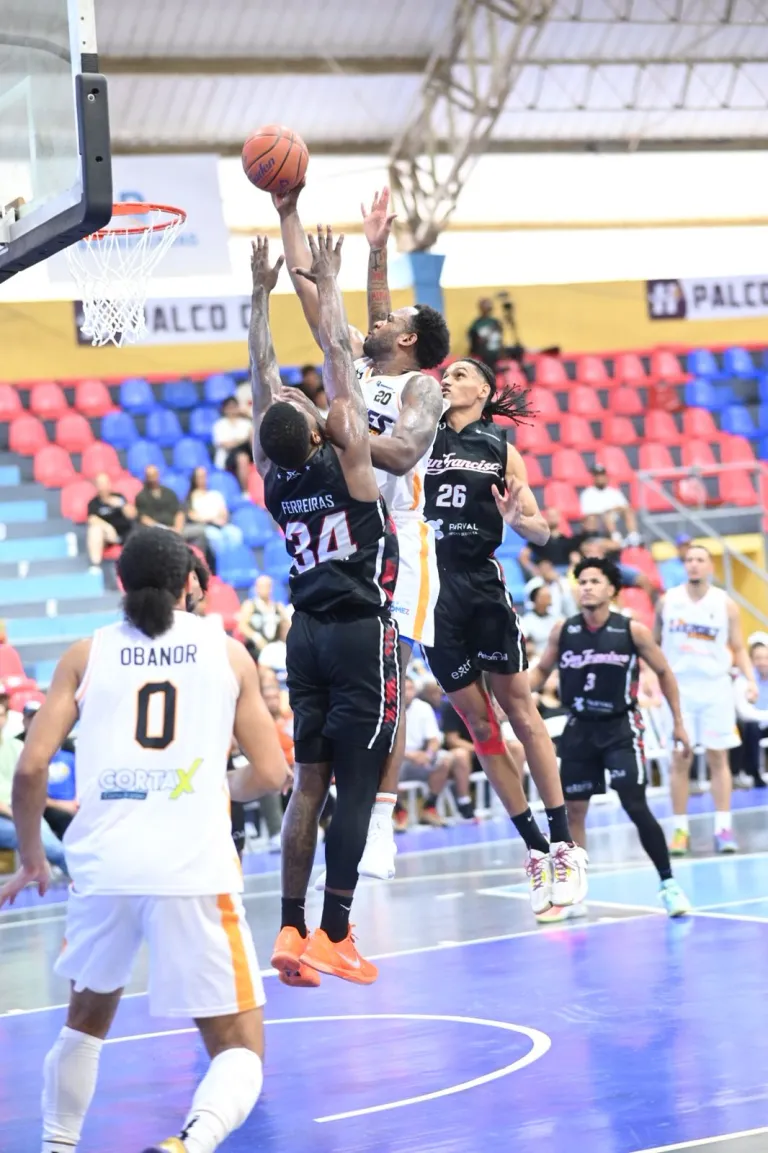 Los Héroes de Moca se impusieron a los Gigantes Basketball Club en la fase de eliminación de la Super Liga de Basket