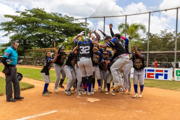 Los Leopardos del Este derrotaron al conjunto de Pedro Brand para empatar la Serie Final del Torneo de Béisbol Superior de la Provincia Santo Domingo