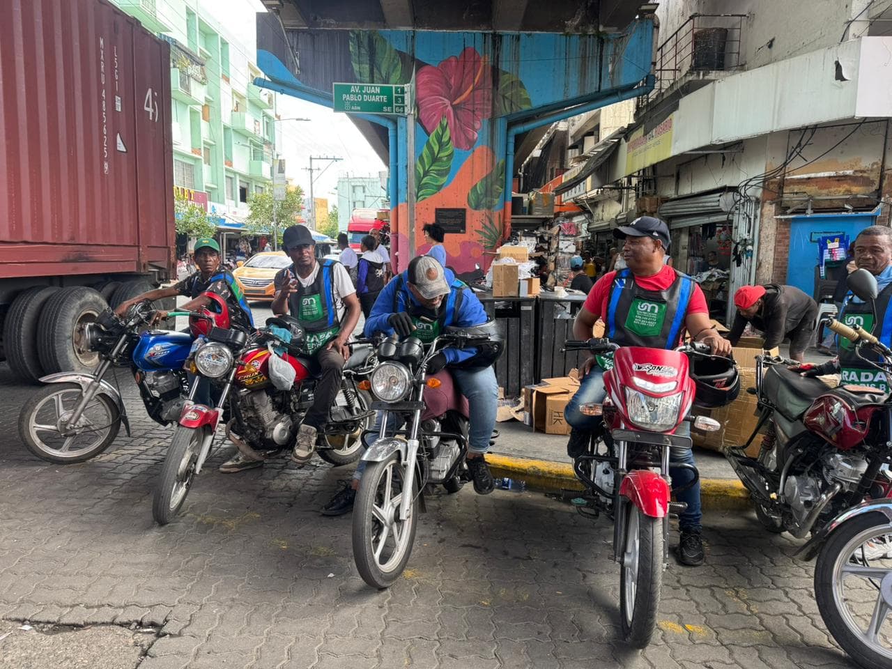 Motoconchistas se niegan al uso del doble casco y califican la medida de atropello