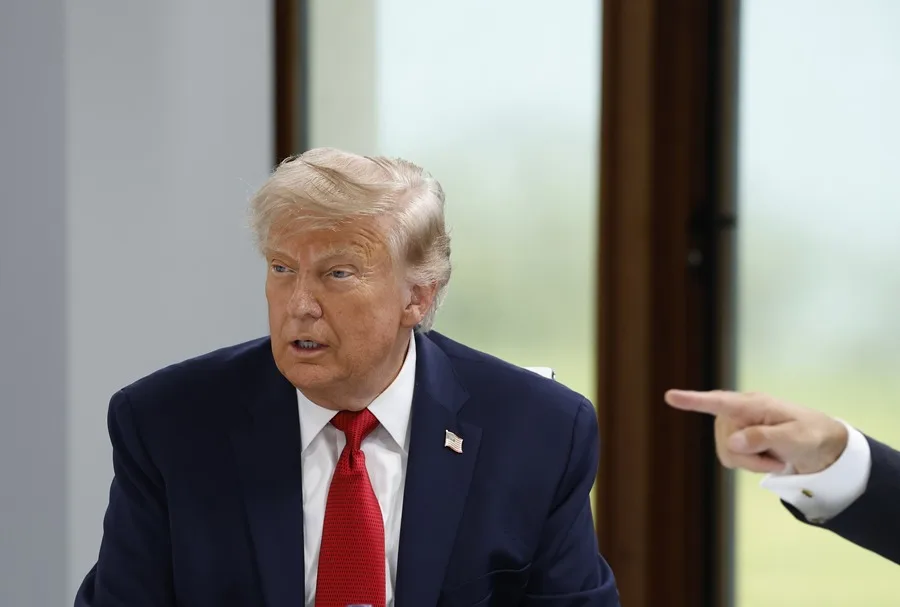 Trump avisa que Estados Unidos tomará medidas si los hutíes del Yemen bloquean el mar Rojo