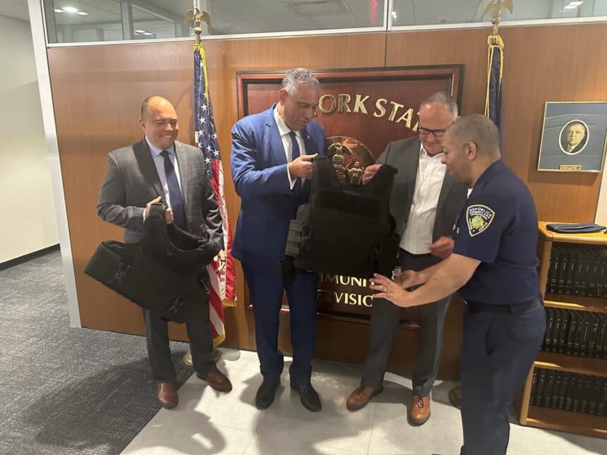 Nueva York dona 849 chalecos antibalas a la Policía Nacional y la DNCD de República Dominicana