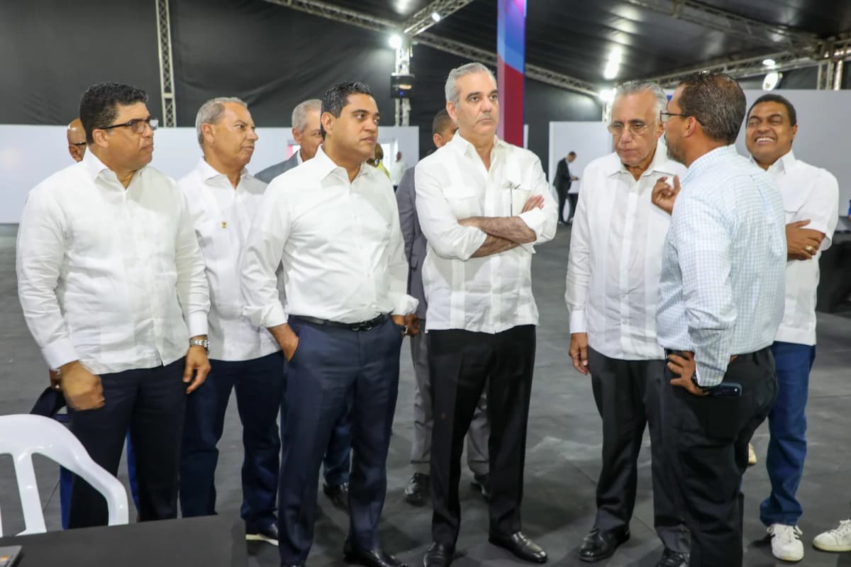 El presidente Luis Abinader inauguró el jueves la Villa Centroamericana y del Caribe donde se alojaran los atletas y oficiales participantes en los Juegos