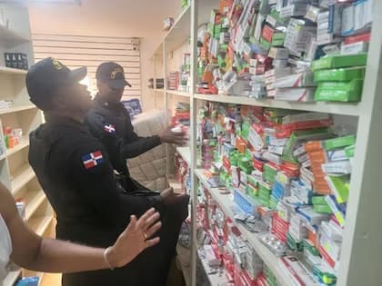 Autoridades incautan medicamentos ilegales en Tenares, por valor de RD$112 millones