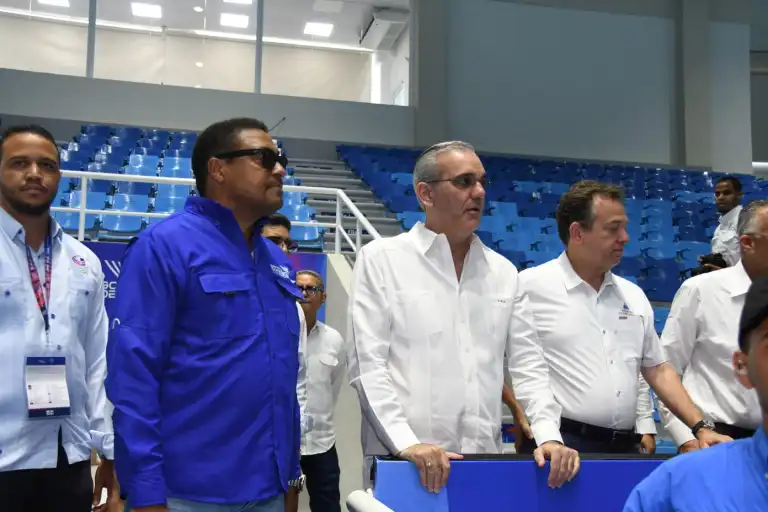 Luis Abinader realizó un recorrido por el Parque del Este y le hizo un llamado a la poblacion para cuidar las instalaciones deportivas mediante la creacion de voluntariados