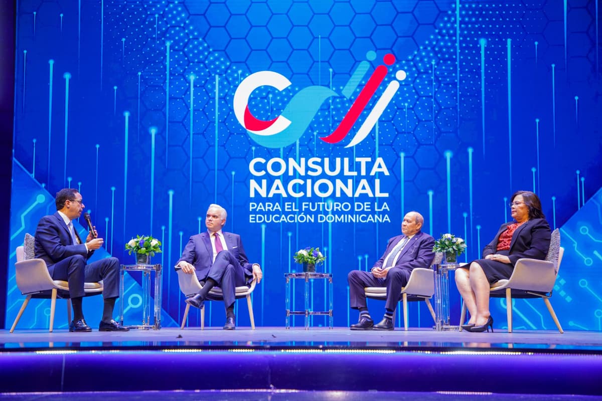 Presidente Abinader recibe informe de la Consulta Nacional sobre el Futuro de la Educación