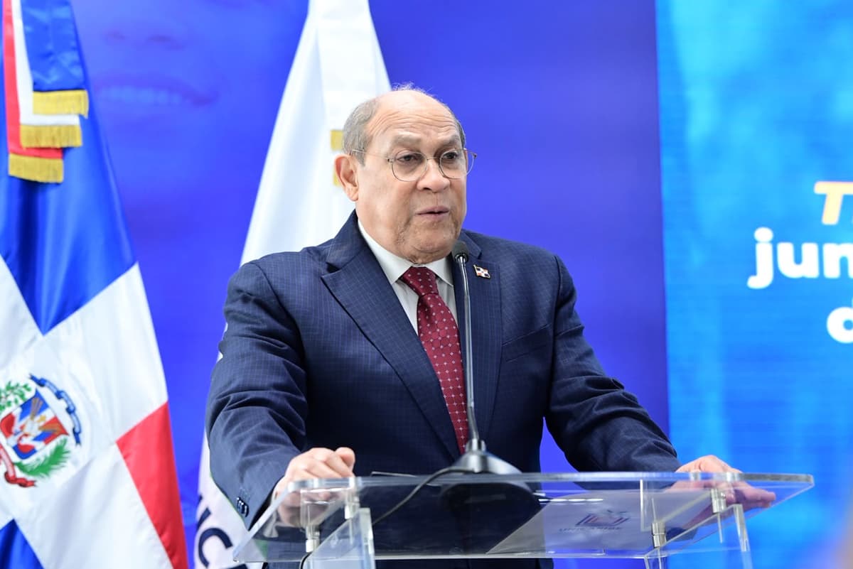 Santos Badía resalta papel de las universidades en transformación del sistema educativo dominicano