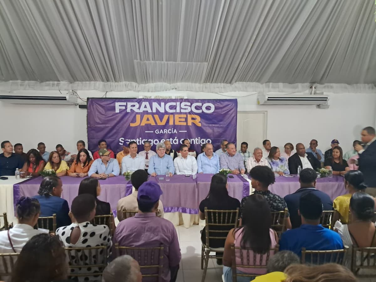 Víctor Fadul juramenta el Comité Provincial de Campaña de Francisco Javier García en Santiago
