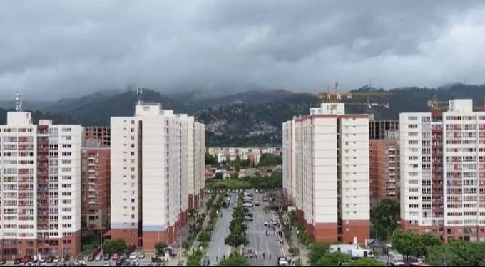 Venezuela entrega las primeras viviendas a familias afectadas por los terremotos de junio