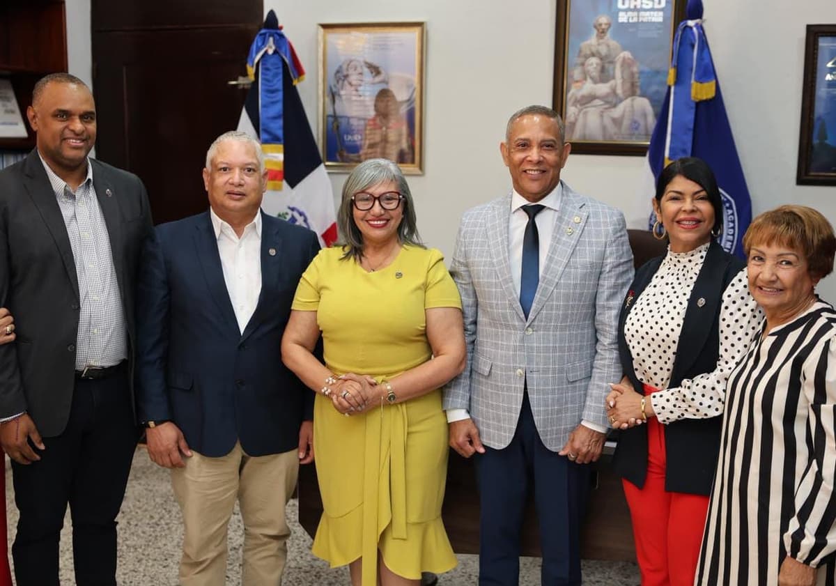 Senador Franklin Romero dona equipos para fortalecer la red WiFi de la UASD Recinto SFM