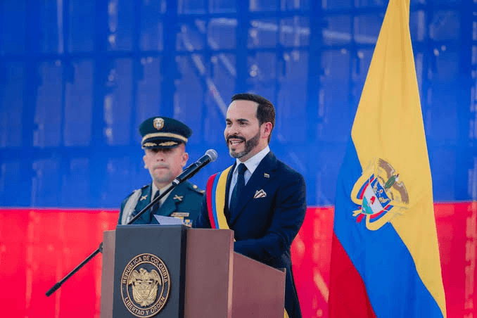 Presidente de Colombia destituye a cinco embajadores nombrados durante gobierno de Petro
