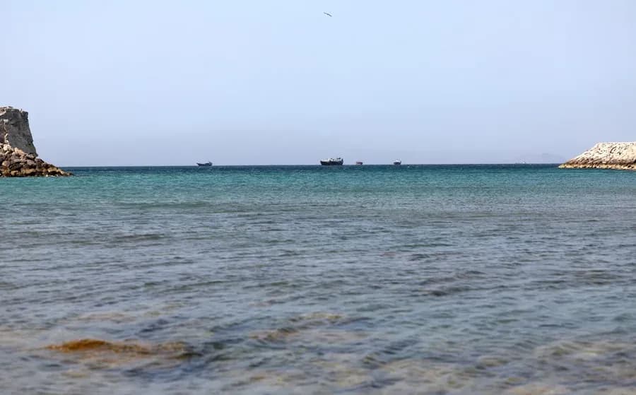 Irán asegura que controla Ormuz y dice que Estados Unidos miente