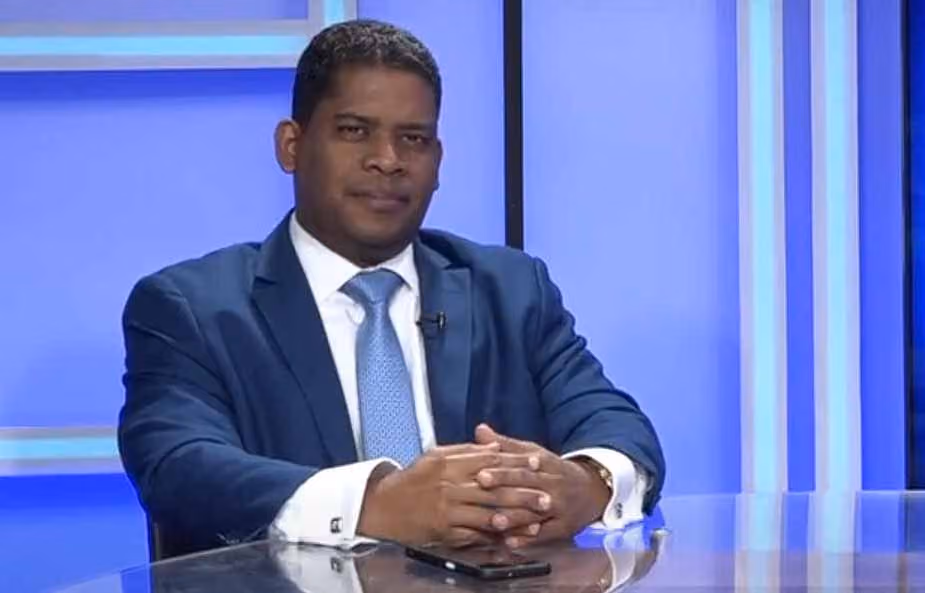 ¡Polémica en Unicaribe! Leonardo Jáquez exige expulsar a directivo que invitó a Santiago Matías