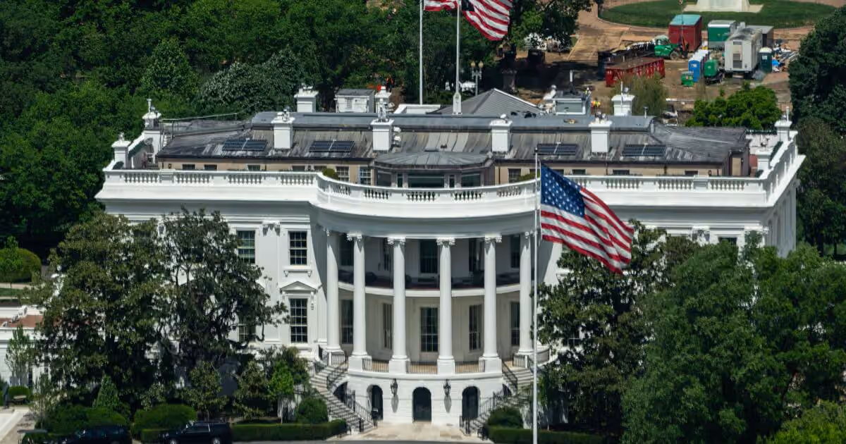 Trump pide al Tribunal Supremo que le deje construir el Salón de Baile en la Casa Blanca