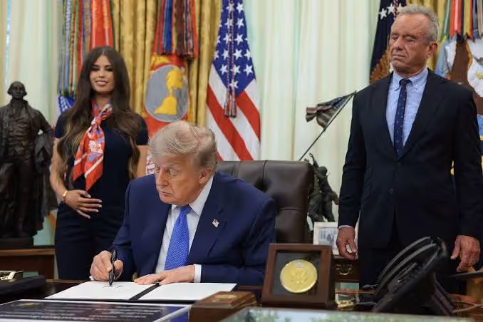 OMS critica a Trump por reducir vacunas infantiles y asociarlas con el autismo