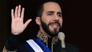 Bukele opta por la dictadura
