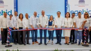 Presidente Abinader inaugura
carretera en sierra de Santiago