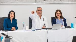 El Consejo de Ministros evalúa en Santiago 200 obras oficiales
