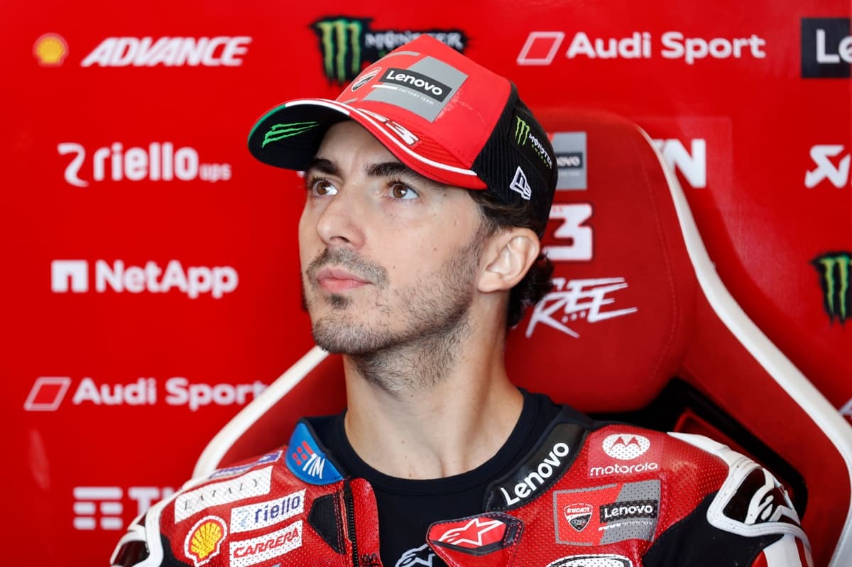 Pecco Bagnaia es operado con éxito del antebrazo e intentará correr en Silverstone