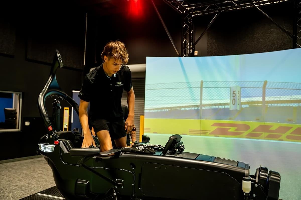 Cadillac F1 elige a un joven piloto de 16 años para desarrollo en el simulador