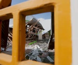 «Nos cayeron trozos de techo en la cabeza», dice español afectado por sismo en Indonesia