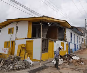 El Cairo, pueblo destruido por el terremoto de Colombia, se resiste a perder la esperanza