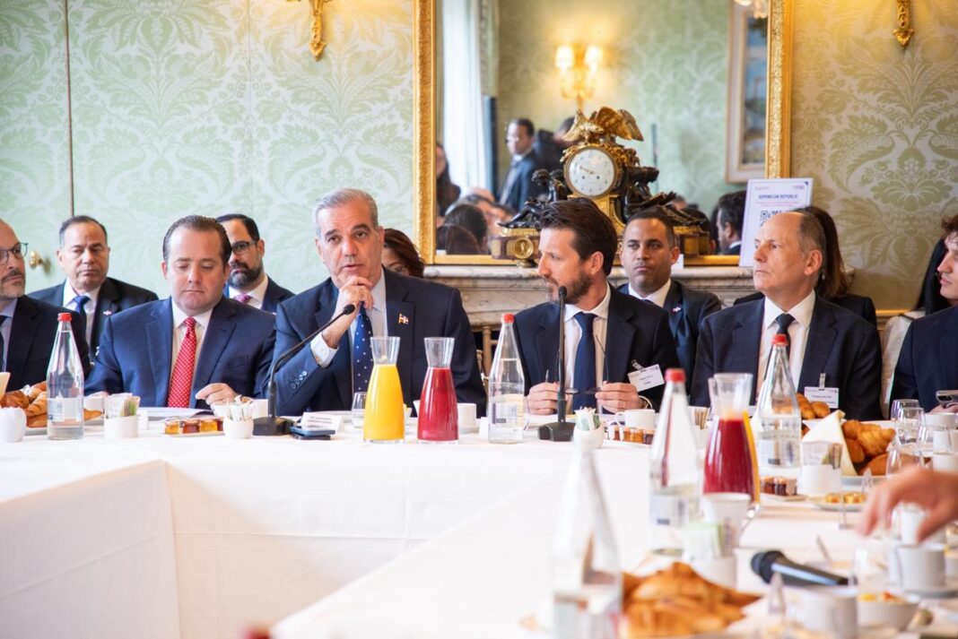 Abinader en Paris: RD firma acuerdos con empresarios franceses y capta nuevas inversiones