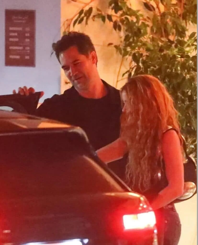 Shakira y el actor mexicano Manuel García-Rulfo desatan rumores de romance tras ser captados fuera de un hotel