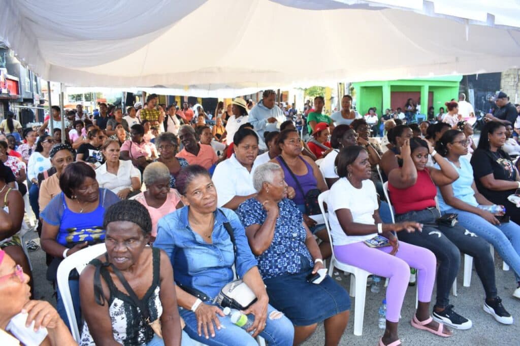 Madres participan en celebración organizada por vicealcalde Freilin Urbáez en San Luis