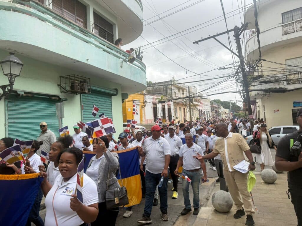 Hogar Crea realiza multitudinaria marcha contra las drogas y pide reformar la Ley 50-88