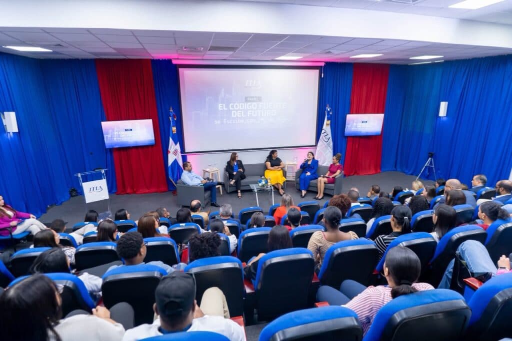 ITLA promueve el liderazgo femenino en las áreas STEAM con panel sobre innovación y tecnología