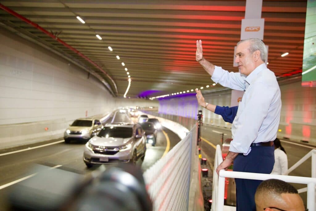 Abinader afirma que el nuevo túnel de la Plaza de la Bandera «resuelve problemas» y devuelve tiempo a los ciudadanos