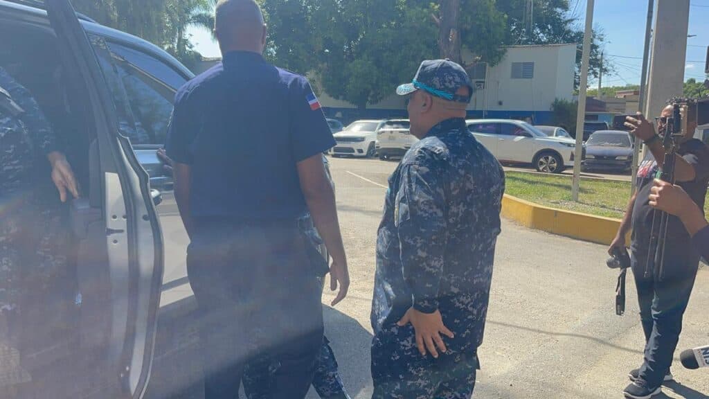 Director de la Policía exhorta a denunciar abusos de agentes, y resalta que Santiago registra una de las tasas de criminalidad más bajas del país
