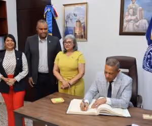 Senador Franklin Romero dona equipos para fortalecer la red WiFi de la UASD Recinto SFM
