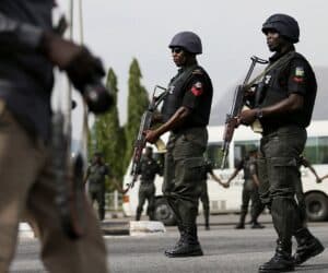 Nigeria reporta 10 policías muertos en ataque de rebeldes