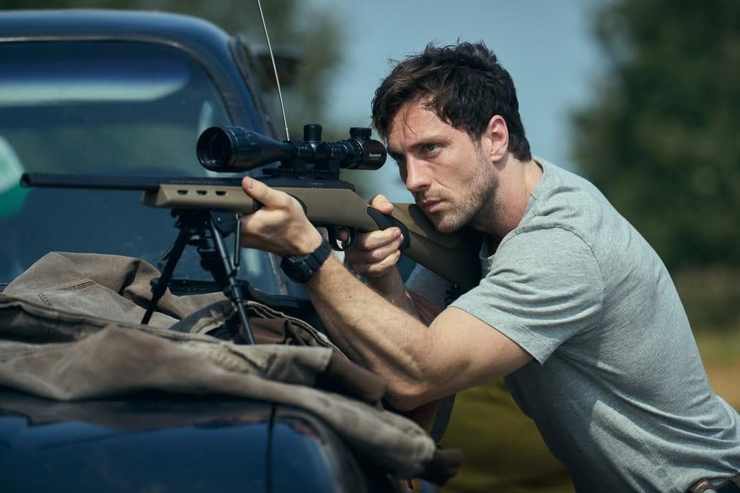 Cuenta atrás: Un thriller con alma de western de arranque fulgurante y discutible desenlace (***)