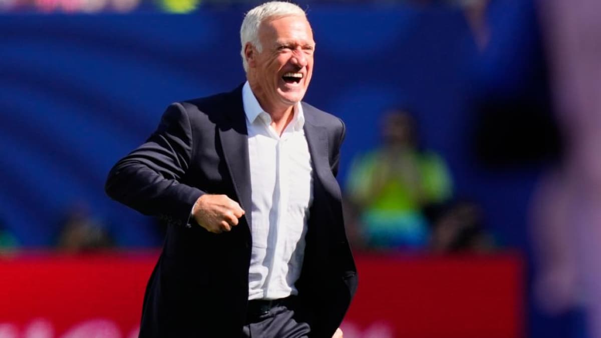 Deschamps: "Hay gente que dice que no defiende, pero él no está ahí para hacer eso"