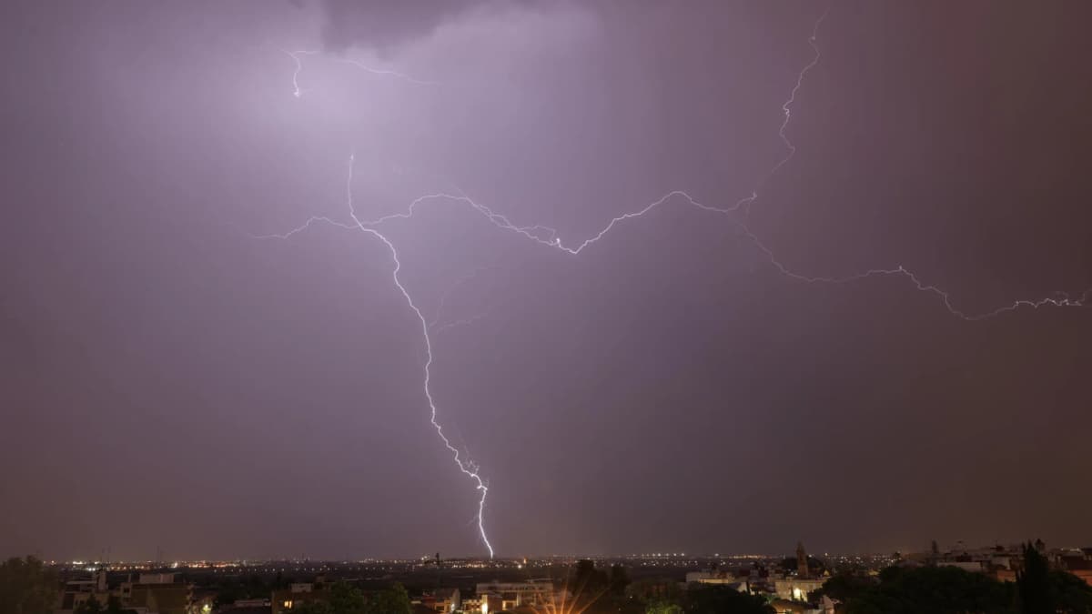 Intensa tarde de sábado: ocho comunidades, en alerta por fuertes lluvias con posible granizo y vendavales
